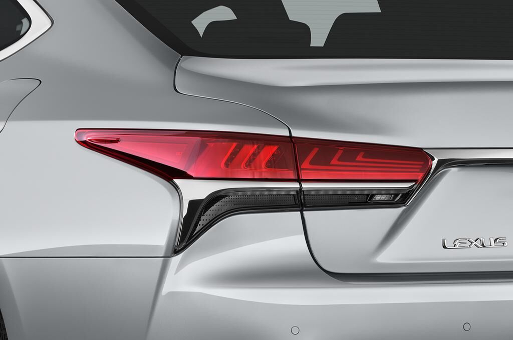 Lexus LS (Baujahr 2019) Executive Line 4 Türen Rücklicht