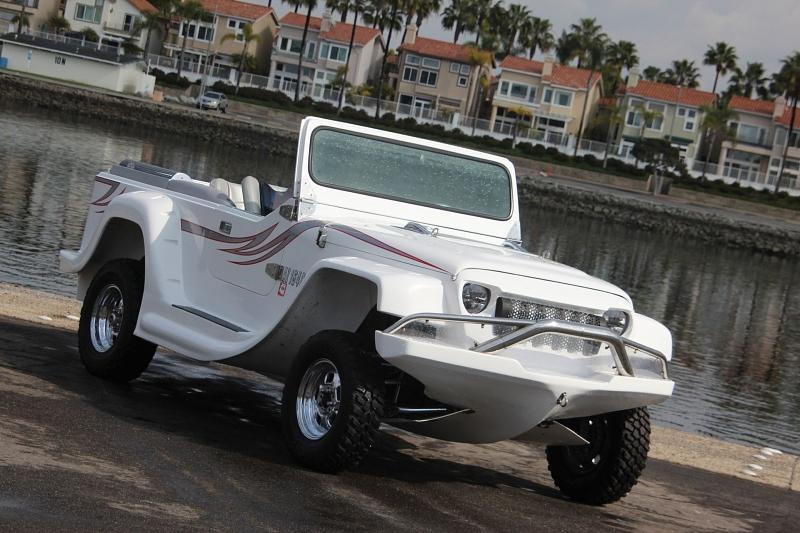 Schaut aus, wie ein Jeep und schwimmt im Wasser: Panther Watercar