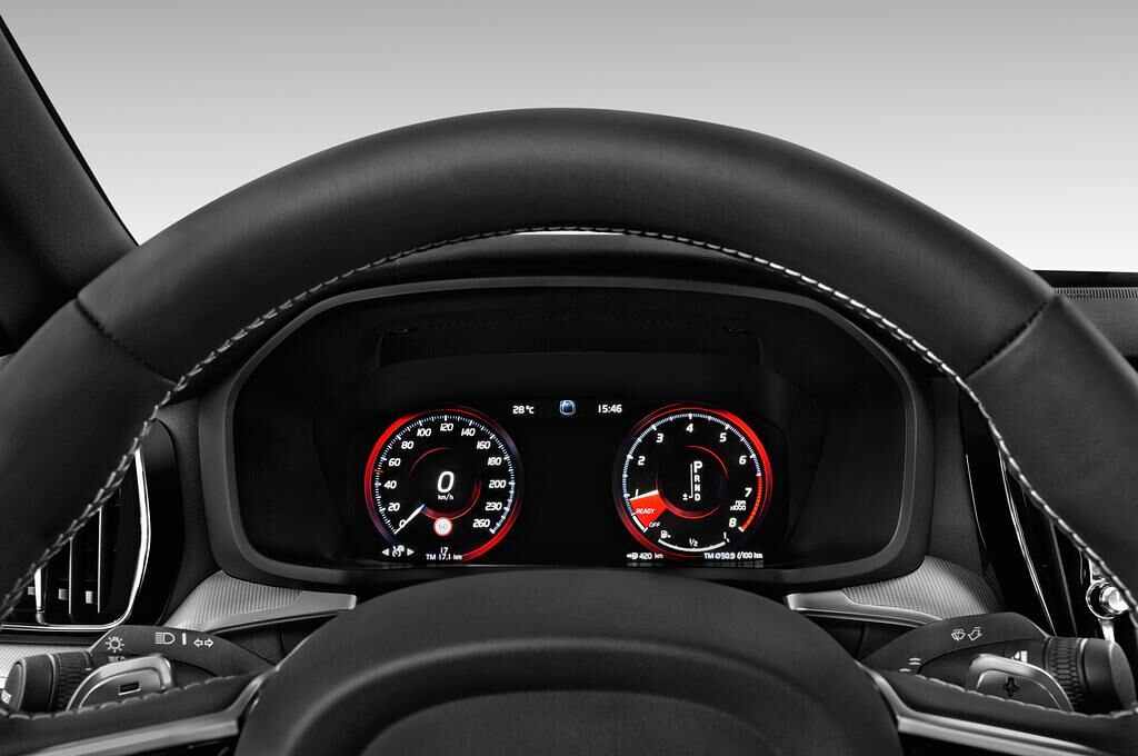 Volvo S60 (Baujahr 2019) R-Design 4 Türen Tacho und Fahrerinstrumente
