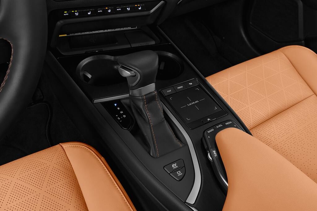 Lexus UX (Baujahr 2019) Luxury Line 5 Türen Schalthebel