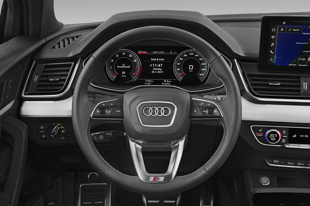 Audi Q5 (Baujahr 2021) S line 5 Türen Lenkrad