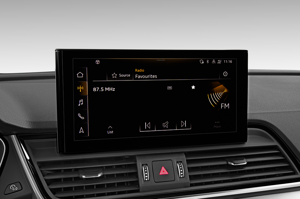Audi Q5 (Baujahr 2022) S line 5 Türen Radio und Infotainmentsystem