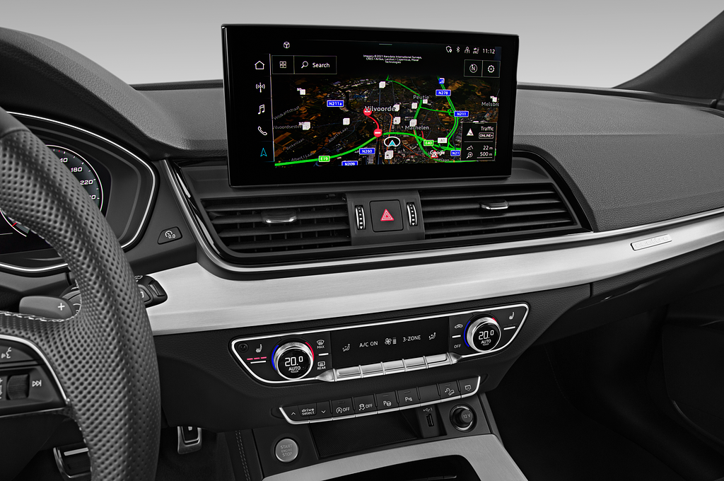 Audi Q5 (Baujahr 2022) S line 5 Türen Mittelkonsole