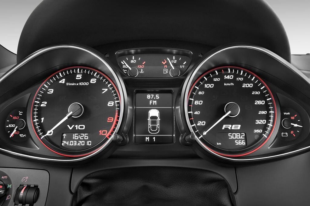 Audi R8 Spyder (Baujahr 2010) Spyder 2 Türen Tacho und Fahrerinstrumente