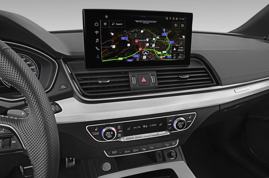 Audi Q5 (Baujahr 2023) S line 5 Türen Mittelkonsole