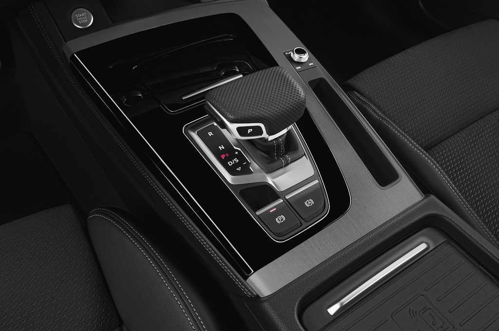Audi Q5 (Baujahr 2023) S line 5 Türen Schalthebel
