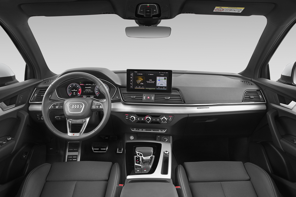 Audi Q5 Sportback (Baujahr 2021) S Line 5 Türen Cockpit und Innenraum