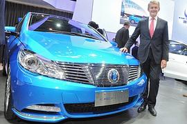 Peking 2014: Weltpremiere des e-Denza von Daimler-BYD