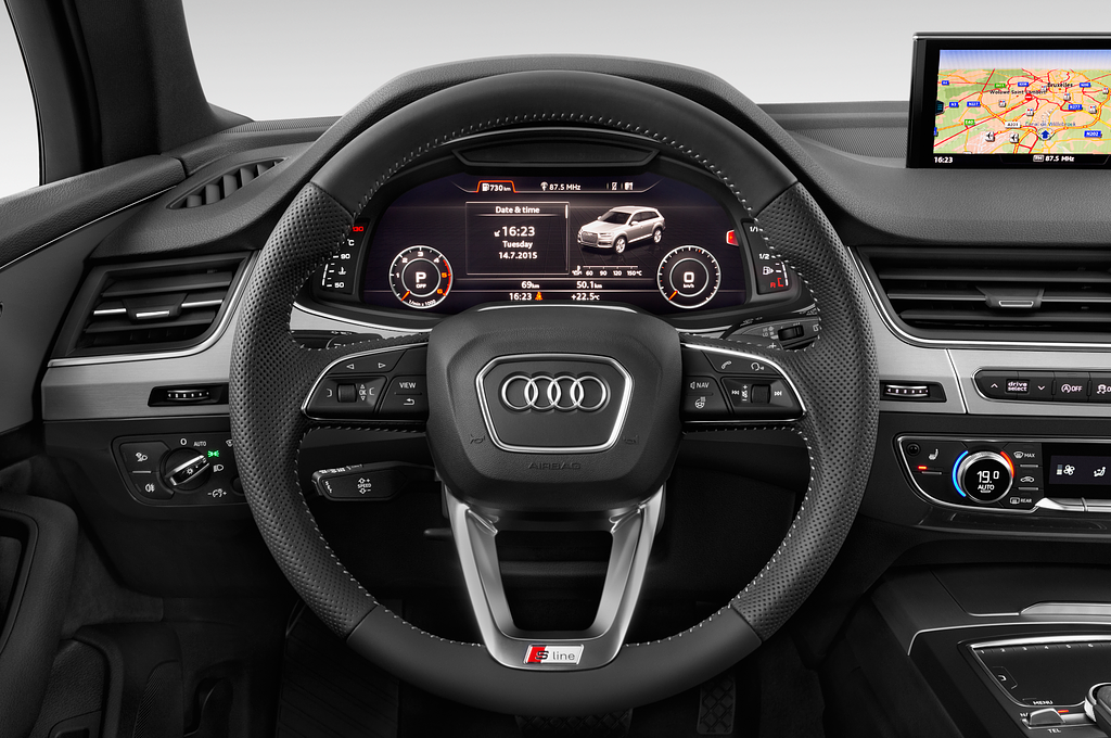 Audi Q7 (Baujahr 2020) - 5 Türen Lenkrad
