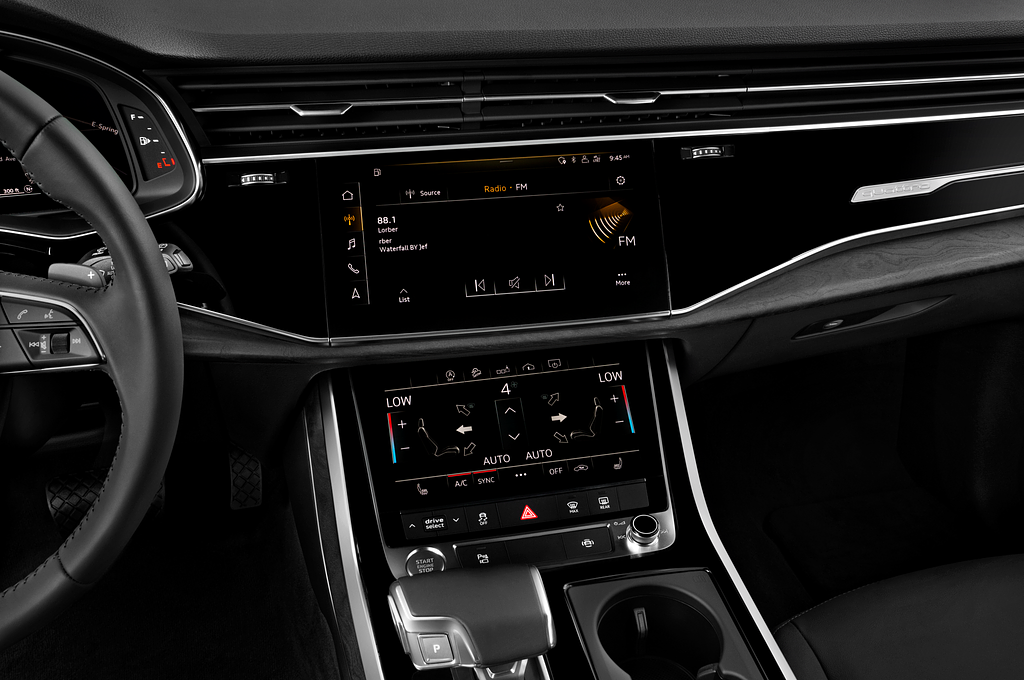 Audi Q7 (Baujahr 2020) - 5 Türen Mittelkonsole
