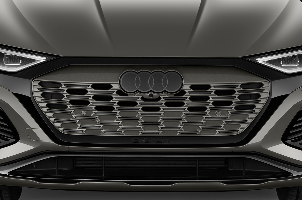 Audi Q8 e-tron Sportback (Baujahr 2023) Advanced 5 Türen Kühlergrill und Scheinwerfer