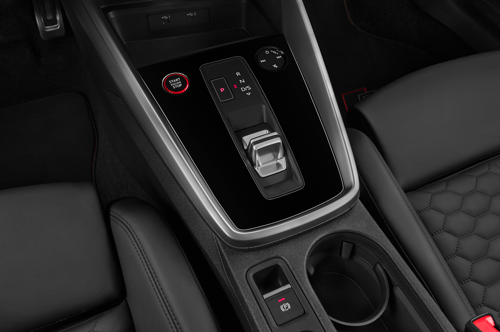 Audi RS 3 (Baujahr 2022) Base 4 Türen Schalthebel
