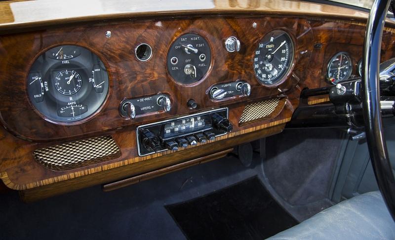 Das Cockpit des Rolls-Royce Silver Cloud I Drophead Coupe 1957 Mulliner.