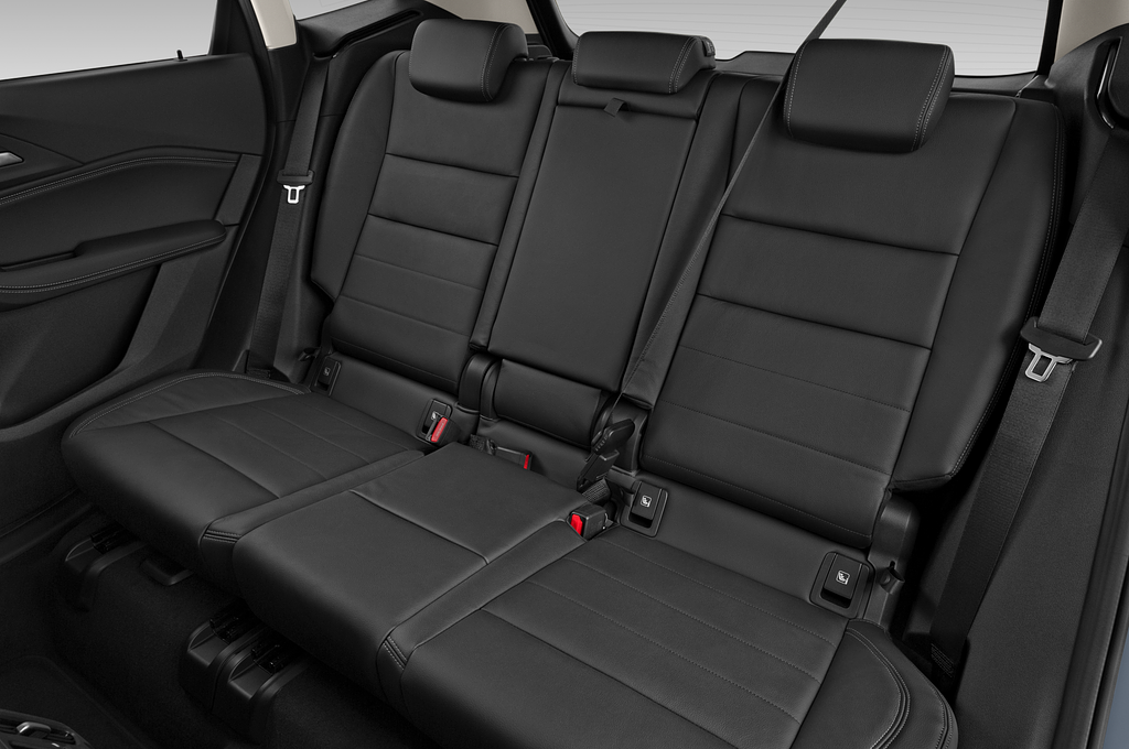 BMW 2 Series Active Tourer (Baujahr 2022) Luxury Line 5 Türen Rücksitze