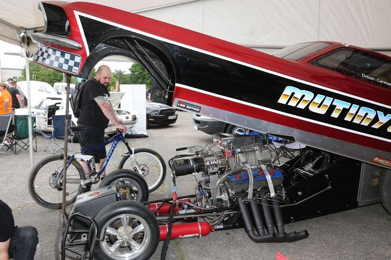 Über 1.000 PS stark sind die Dragster.