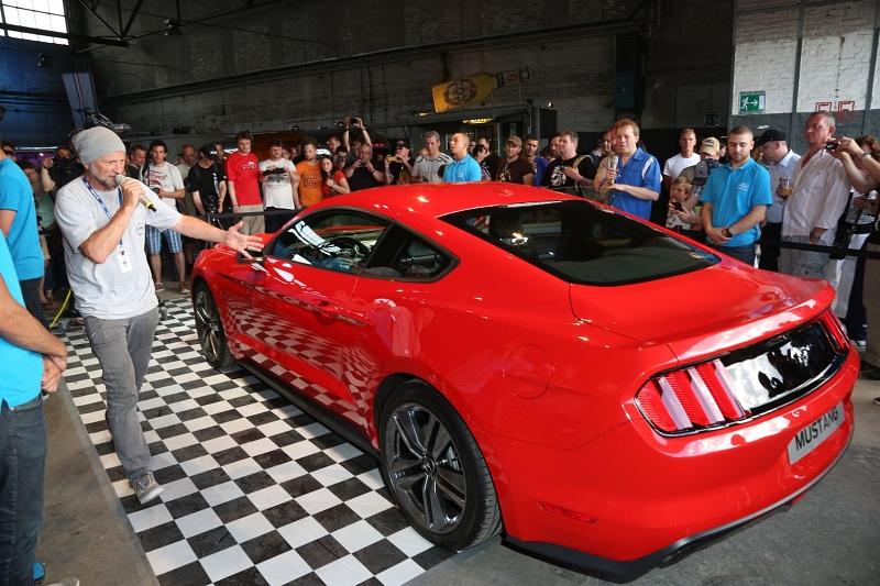 Skateboardlegende Titus Dittman präsentierte den neuen Mustang Fastback.