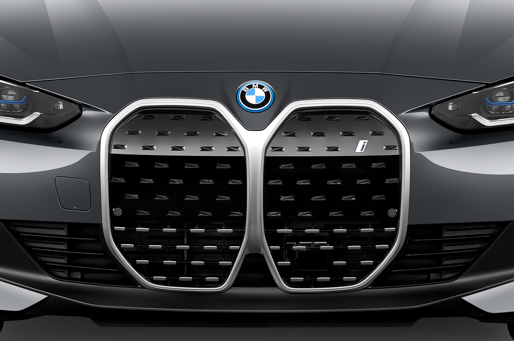 BMW i4 Gran Coupe (Baujahr 2022) Serie 5 Türen Kühlergrill und Scheinwerfer