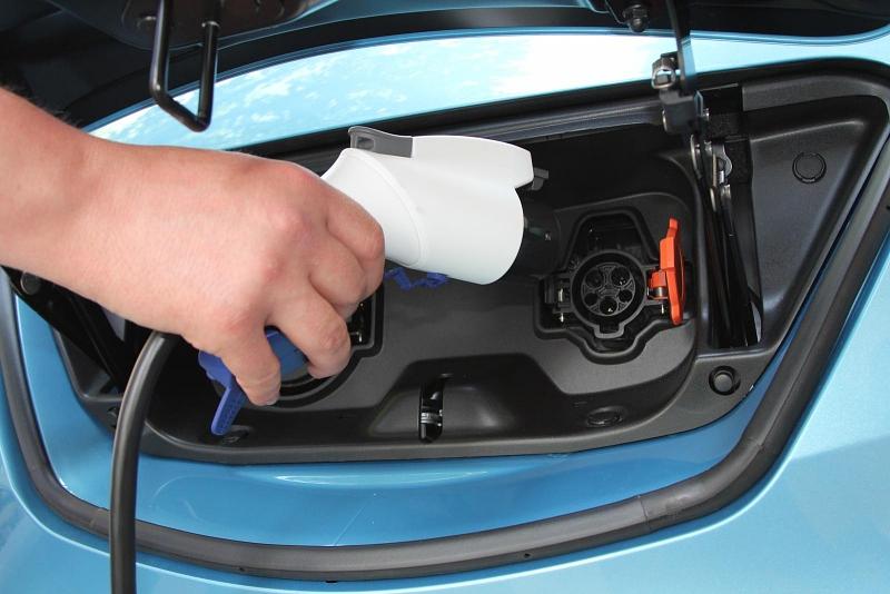 Der Nissan e-NV200 wird genauso geladen wie der Leaf