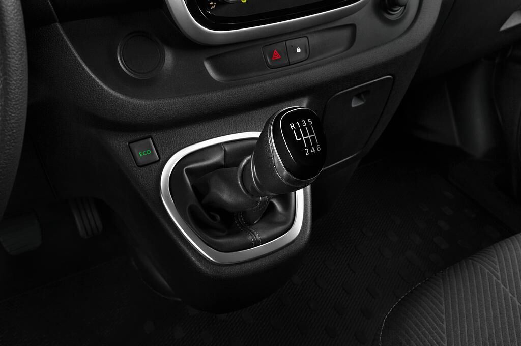 Renault Trafic (Baujahr 2020) Komfort 4 Türen Schalthebel