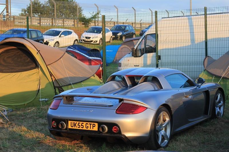 Ein 500.000 Euro Porsche Carrera GT beim 24 Stundenrennen von Le Mans.