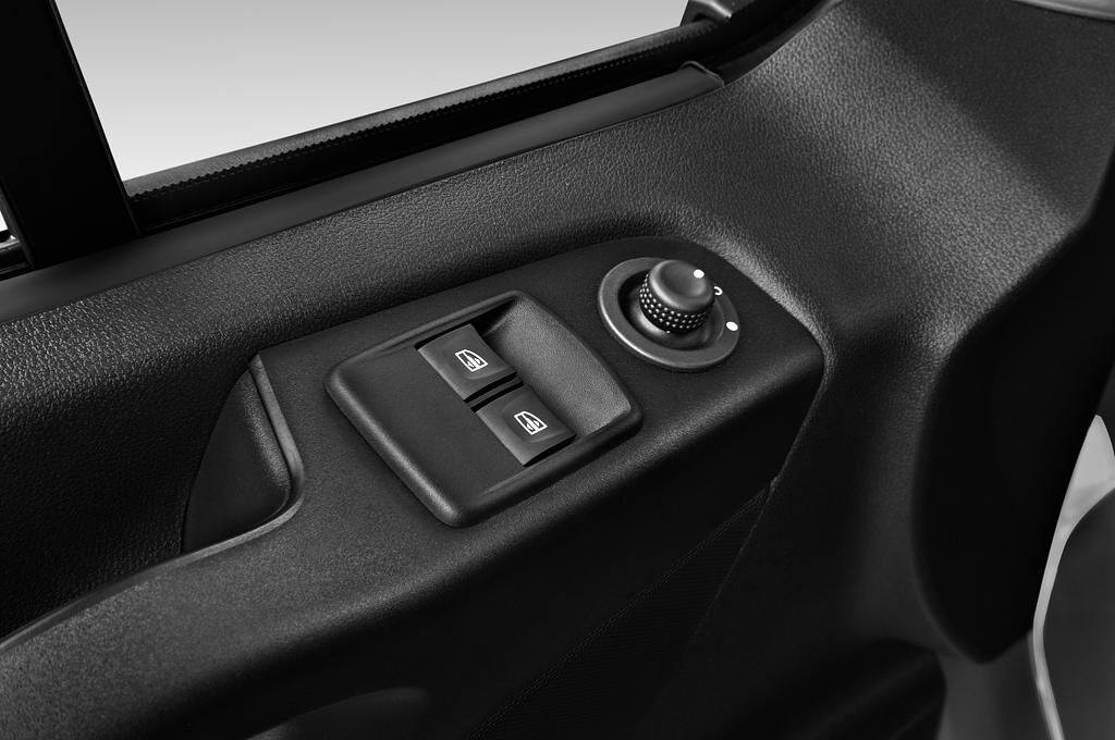 Renault Trafic (Baujahr 2020) Komfort 4 Türen Bedienungselemente Tür