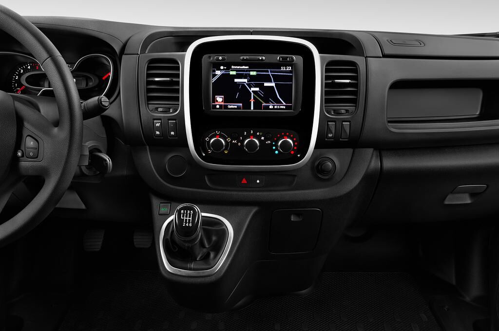 Renault Trafic (Baujahr 2020) Komfort 4 Türen Mittelkonsole