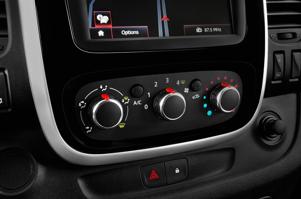 Renault Trafic (Baujahr 2020) Komfort 4 Türen Temperatur und Klimaanlage