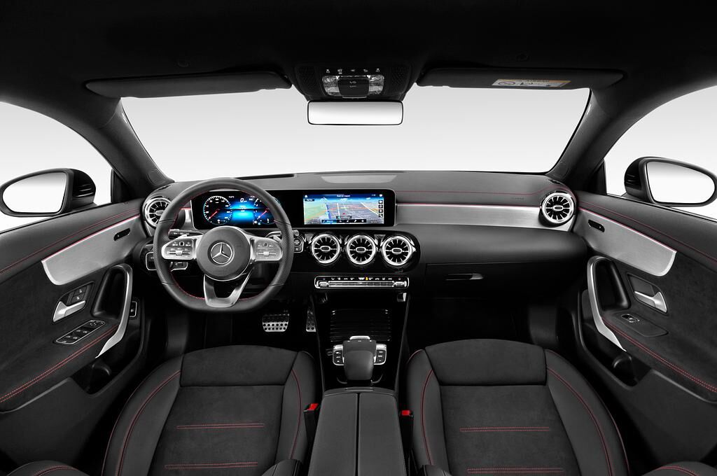 Mercedes CLA Shooting Brake (Baujahr 2020) - 5 Türen Cockpit und Innenraum
