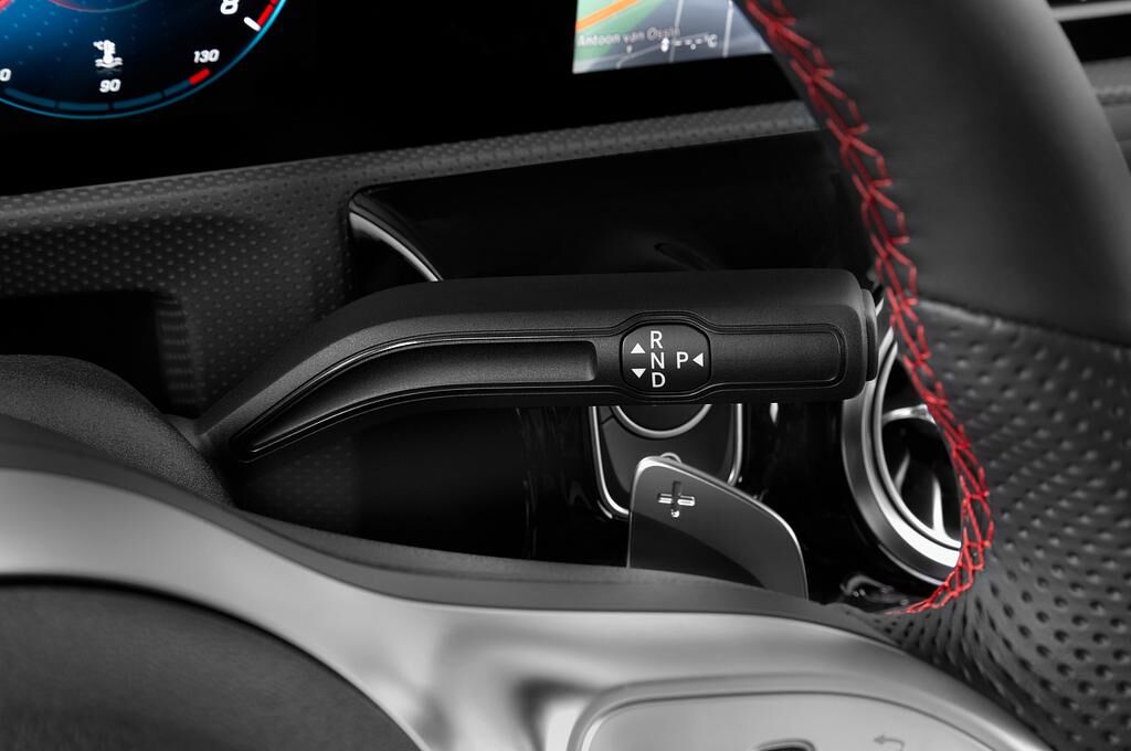 Mercedes CLA Shooting Brake (Baujahr 2020) - 5 Türen Schalthebel