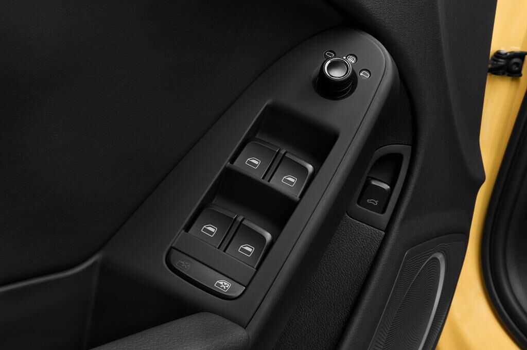 Audi S4 (Baujahr 2010) - 4 Türen Bedienungselemente Tür
