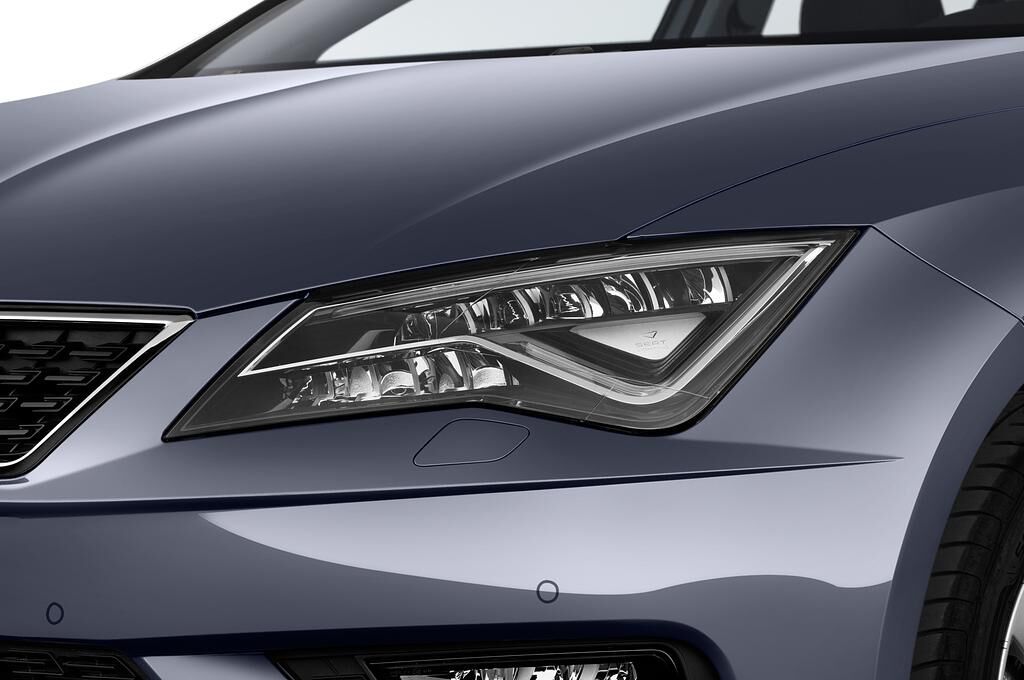 SEAT Leon ST (Baujahr 2018) Style 5 Türen Scheinwerfer