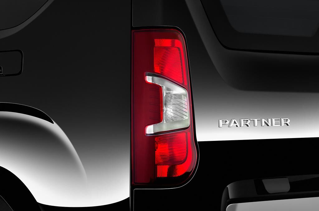Peugeot Partner (Baujahr 2020) Premium Long 4 Türen Rücklicht