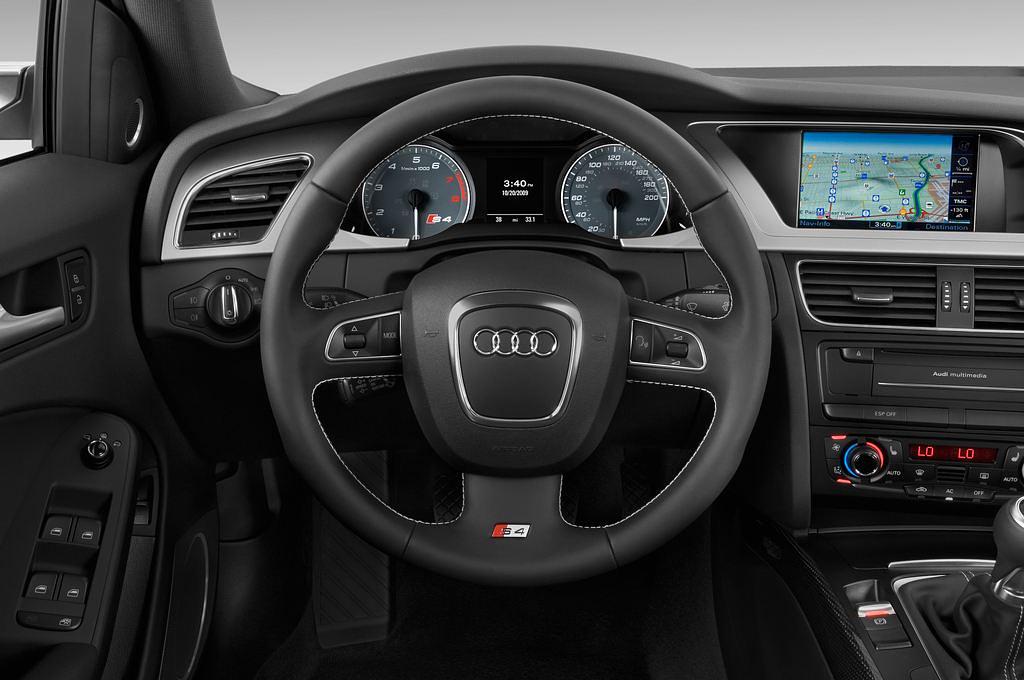 Audi S4 (Baujahr 2010) - 4 Türen Lenkrad