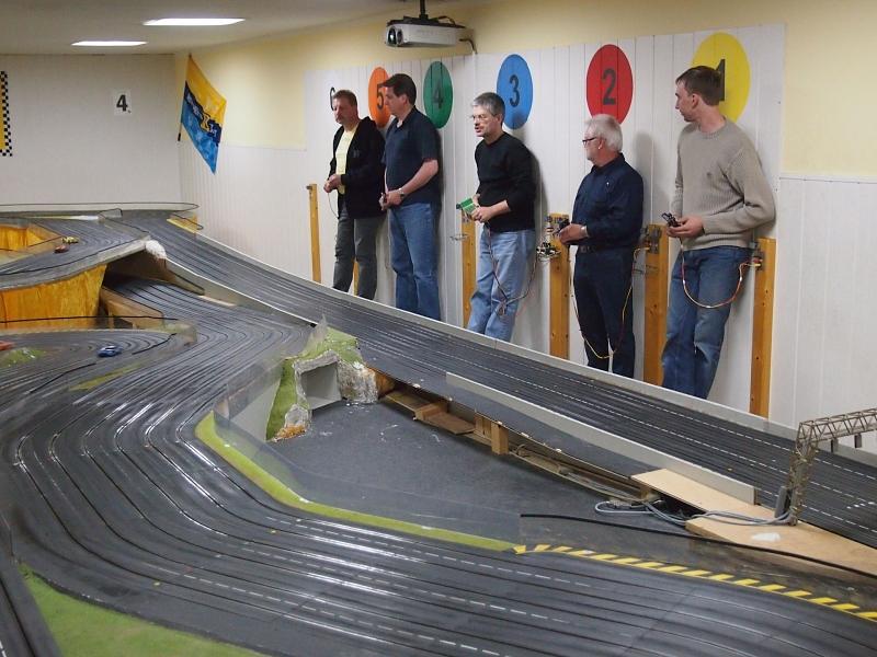 Die Carrera-Bahn des SRC Ebersberg ist rund 60 Meter lang