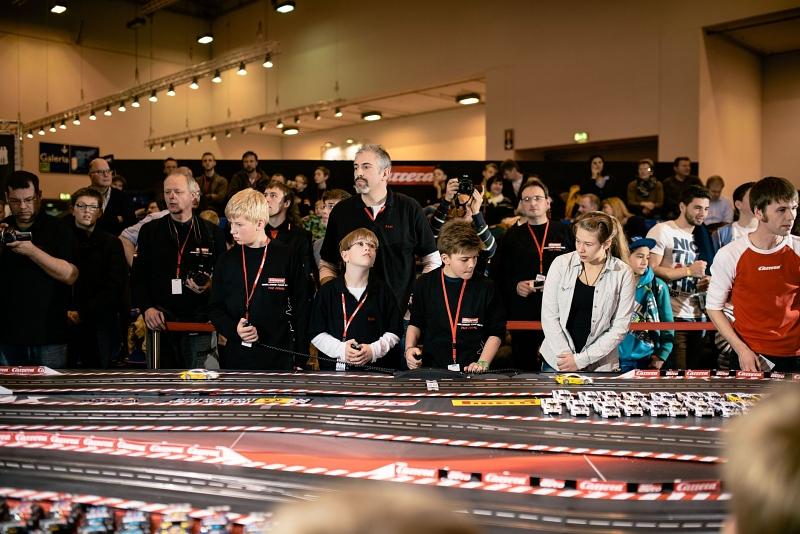 Slotcar-Racing erfordert höchste Konzentration