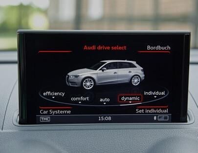 Audi drive select. Bei dynamic wird die Gaspedal-Kennlinie geschärft.