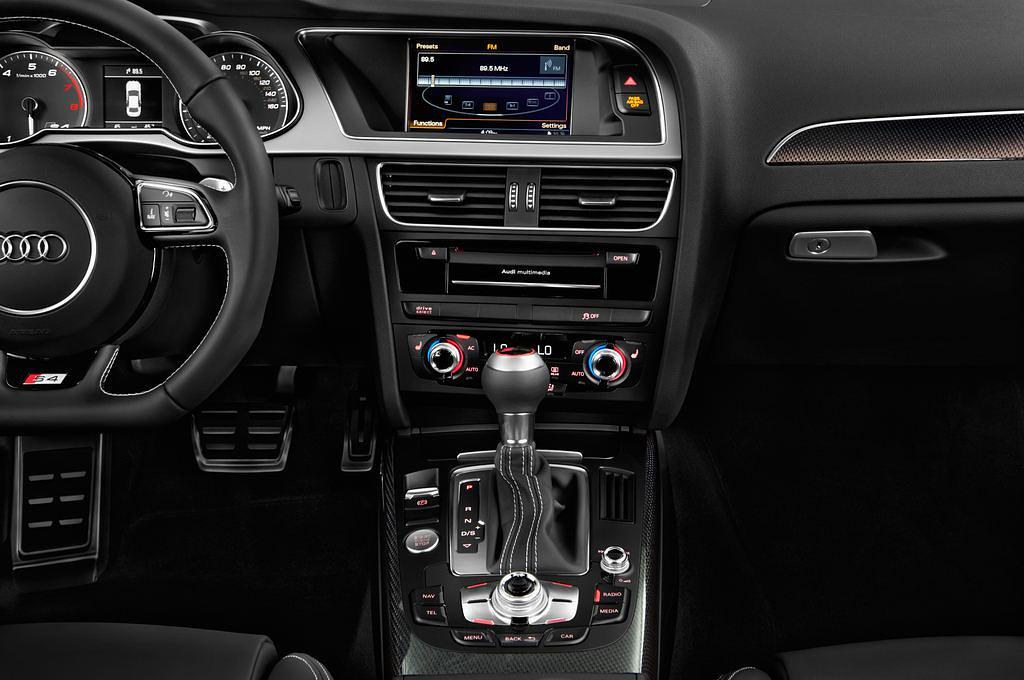 Audi S4 (Baujahr 2013) - 4 Türen Mittelkonsole