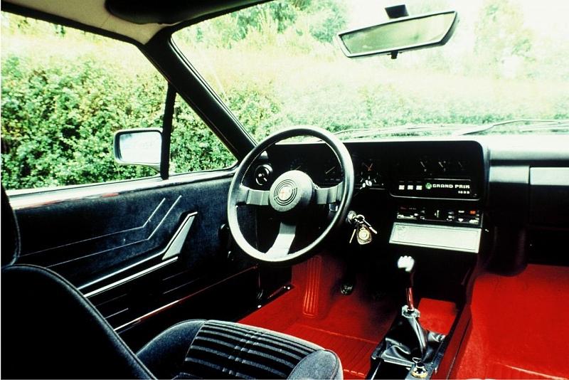 Das Cockpit des Alfa Romeo Alfetta GTV 2.9 Grand Prix