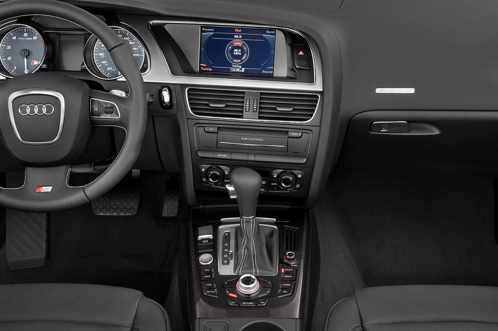 Audi S5 (Baujahr 2010) - 2 Türen Mittelkonsole