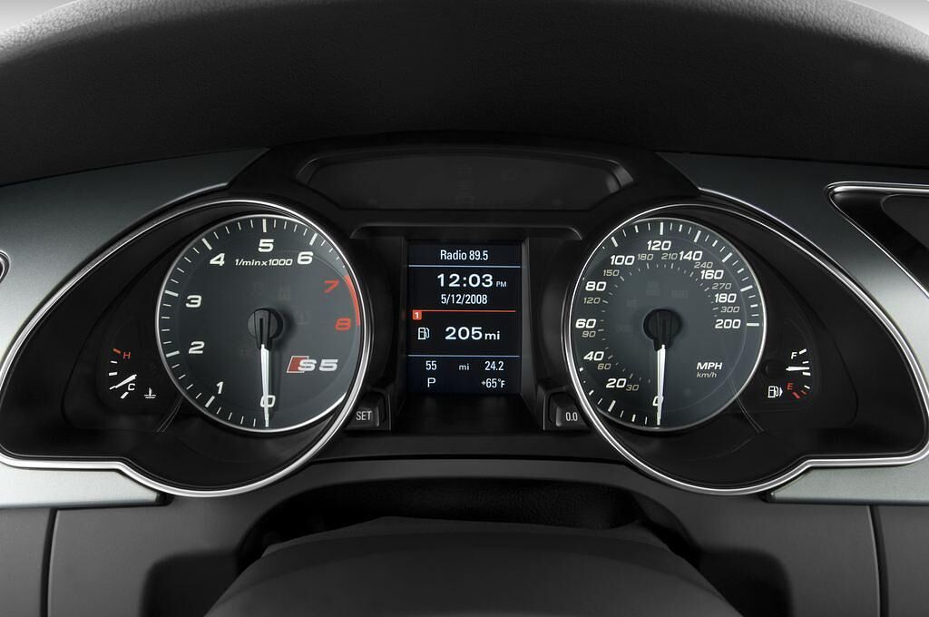 Audi S5 (Baujahr 2010) - 2 Türen Tacho und Fahrerinstrumente
