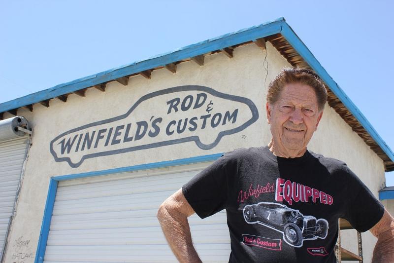 Wohlhabende Amerikaner kommen zu Gene Winfield, um ein getuntes Autos zu erstehen