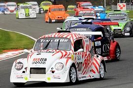 VW Fun-Cup Großbritannien: Team Honeywell gewinnt Auftakt in Oulton Park