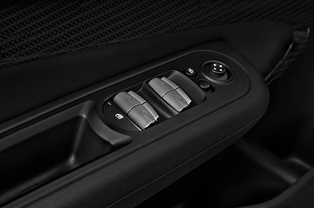 MINI Clubman (Baujahr 2020) S 5 Türen Bedienungselemente Tür