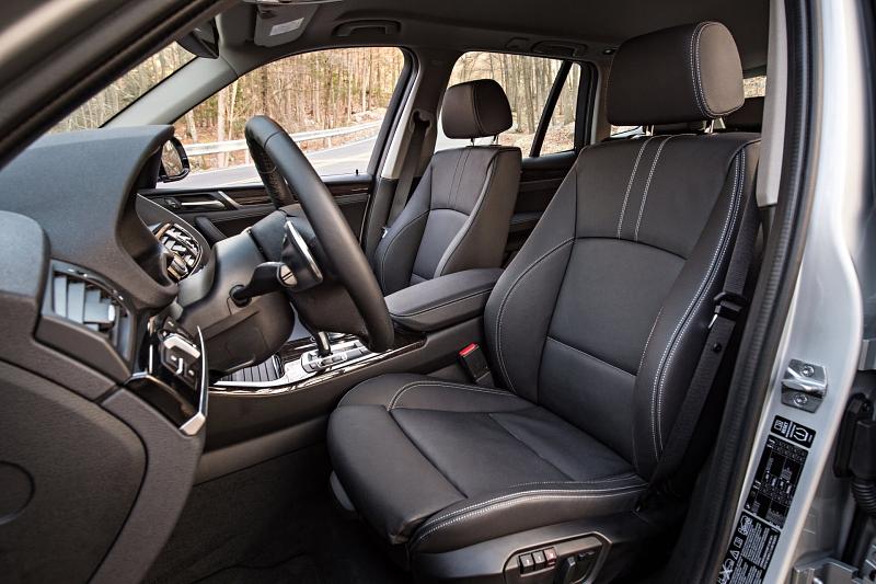 BMW X3 xDrive 20d Modelljahr 2014 - die Sportsitze mit vorbildlichem Seitenhalt