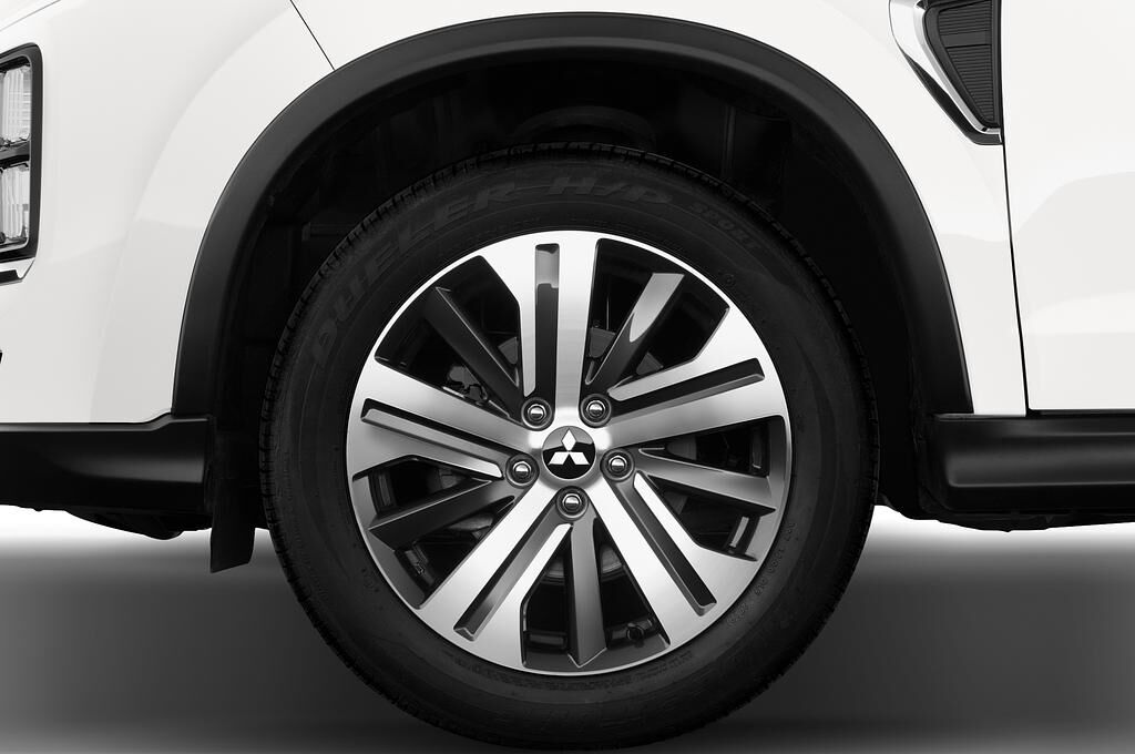 Mitsubishi ASX (Baujahr 2020) Intro Edition + 5 Türen Reifen und Felge