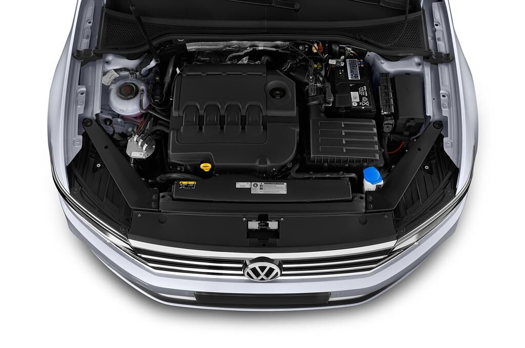 Volkswagen Passat (Baujahr 2020) Business 4 Türen Motor