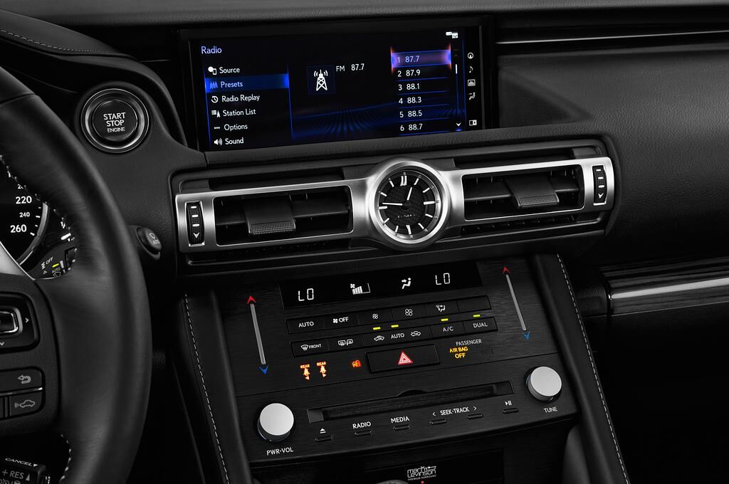 Lexus RC (Baujahr 2019) 300h Luxury Line 2 Türen Radio und Infotainmentsystem