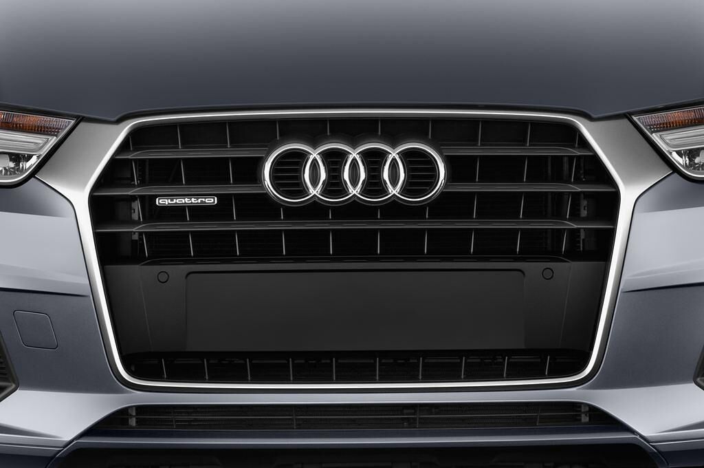 Audi Q3 (Baujahr 2015) Sport 5 Türen Kühlergrill und Scheinwerfer