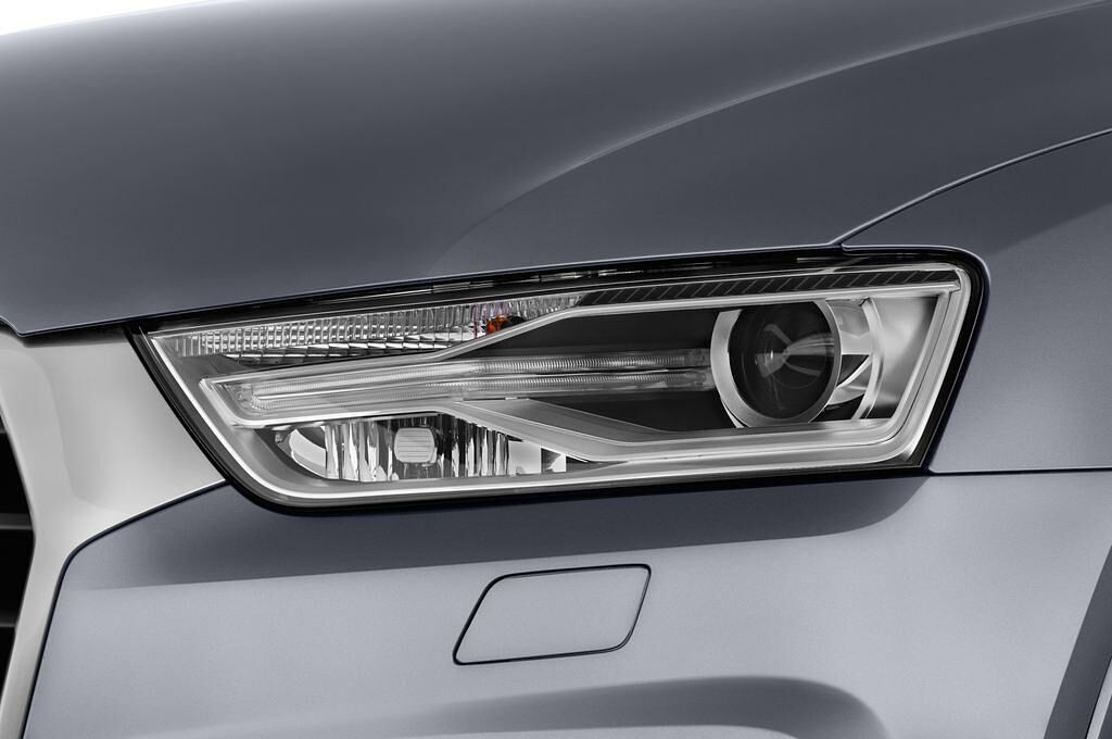 Audi Q3 (Baujahr 2015) Sport 5 Türen Scheinwerfer