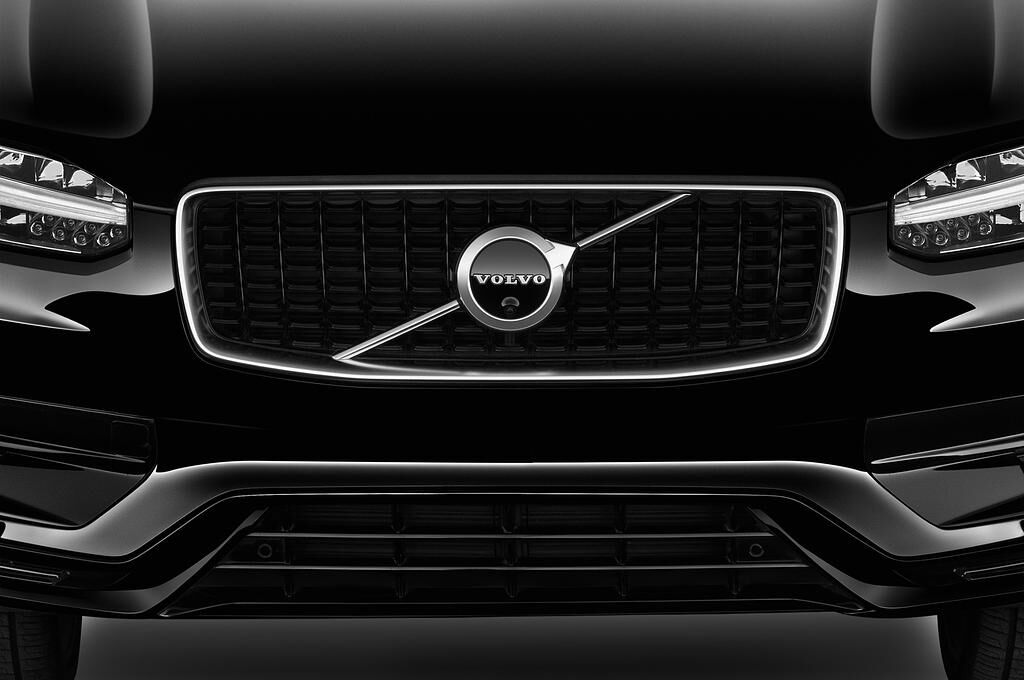 Volvo XC90 (Baujahr 2020) R-Design 5 Türen Kühlergrill und Scheinwerfer